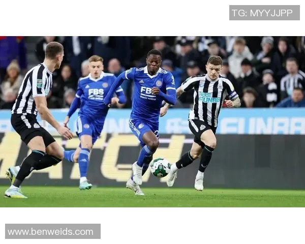 曼联与利物浦激战正酣全场直播精彩瞬间回顾与分析 曼联与利物浦激战正酣全场直播精彩瞬间回顾与分析